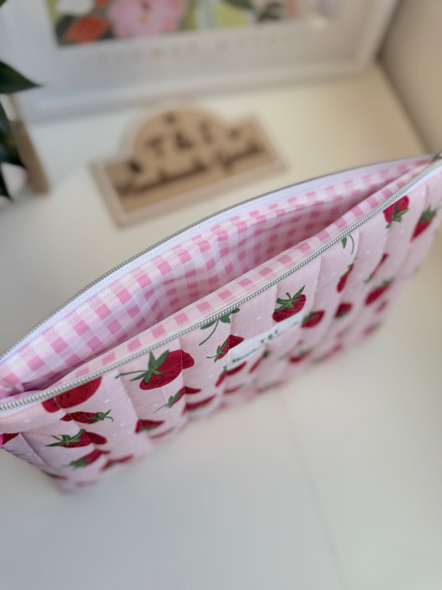 Strawberry field Laptop Sleeve