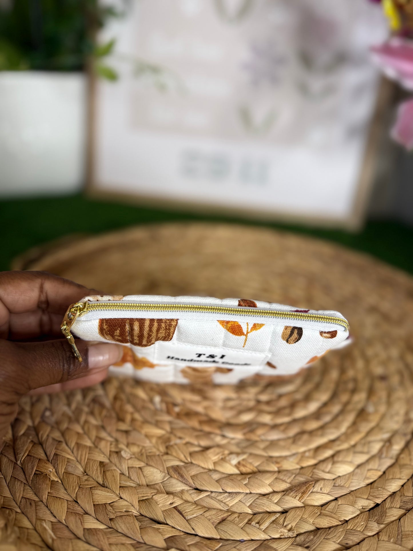Coffee shop haven Keychain Wallet