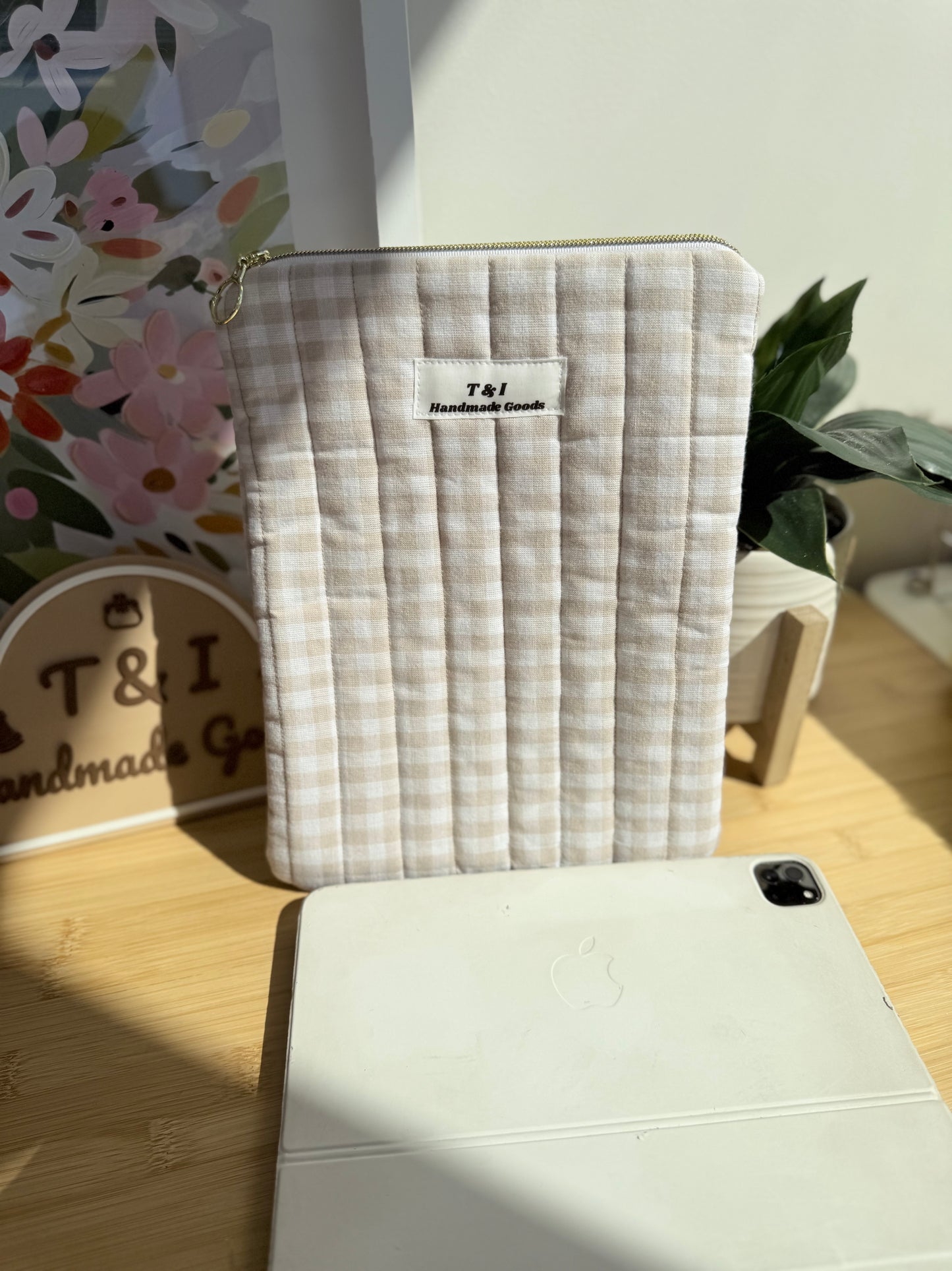 Beige plaid IPad Sleeve