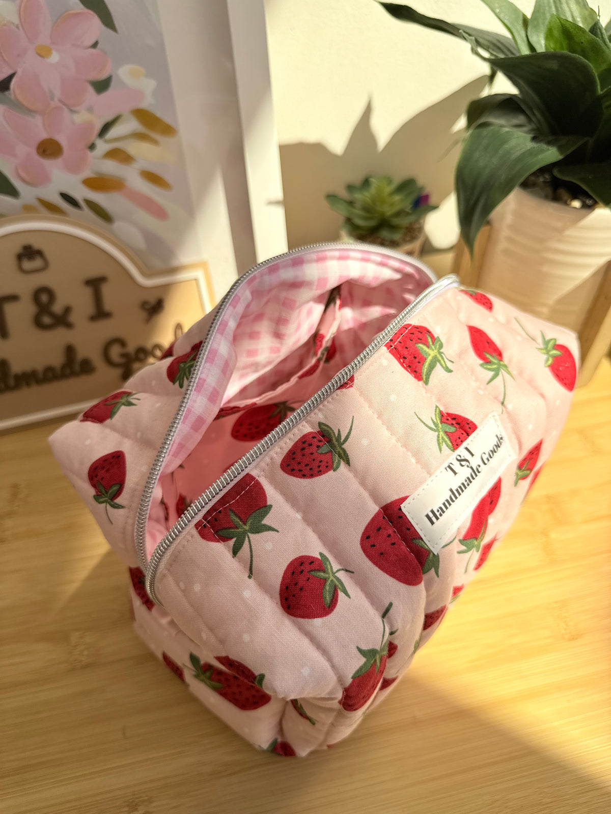 Strawberry field Large Multipurpose Bag