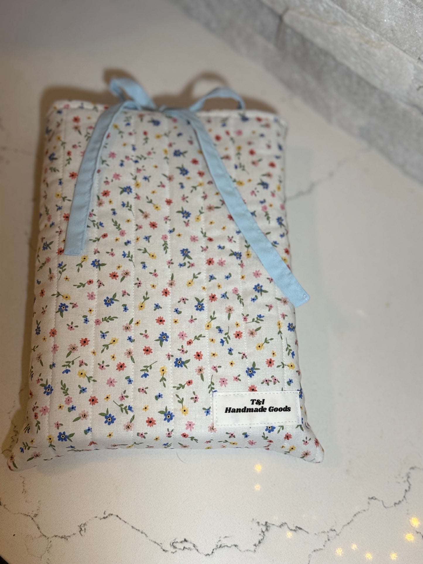 Country Floral Book Sleeve w/bow