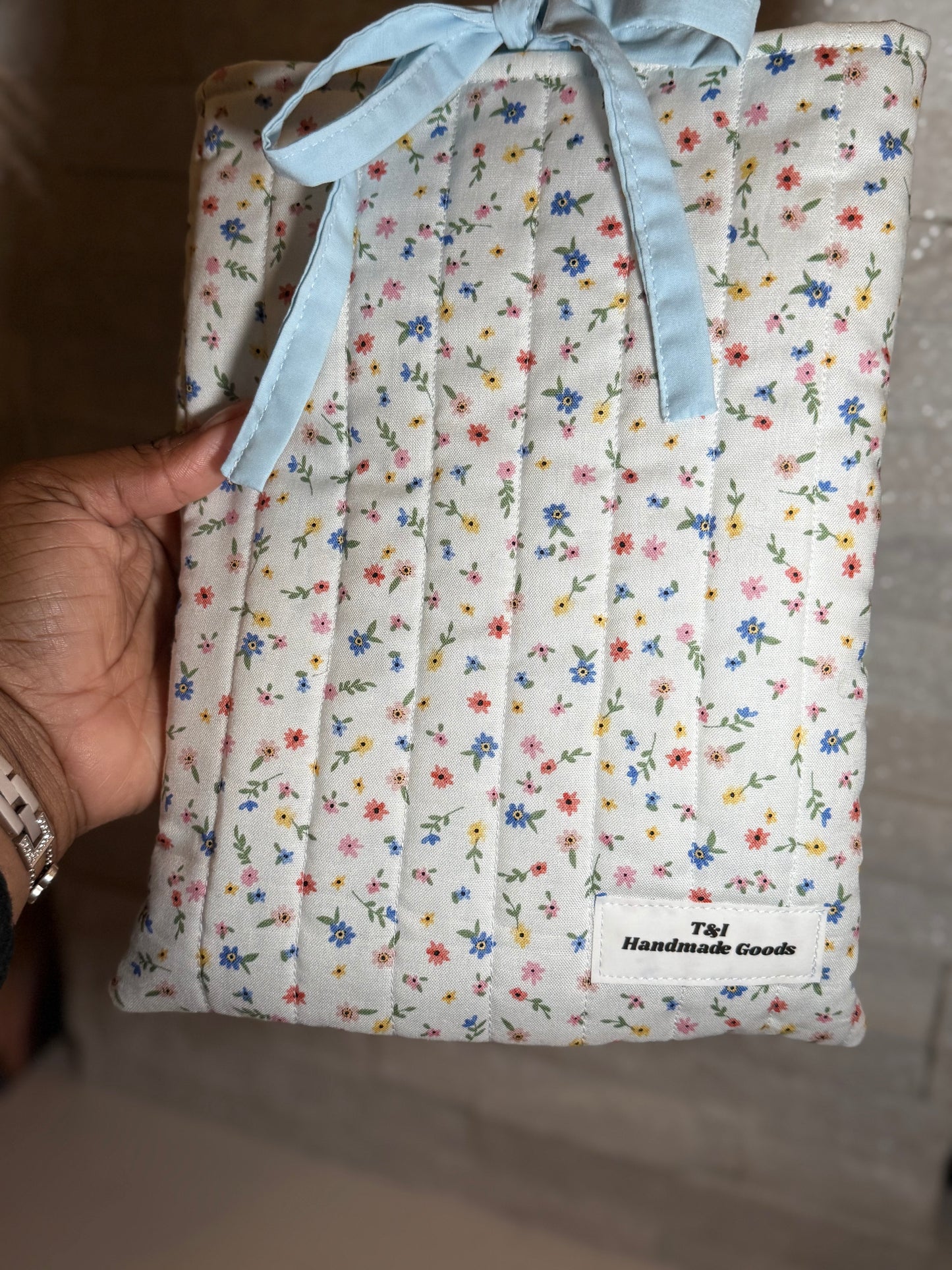 Country Floral Book Sleeve w/bow