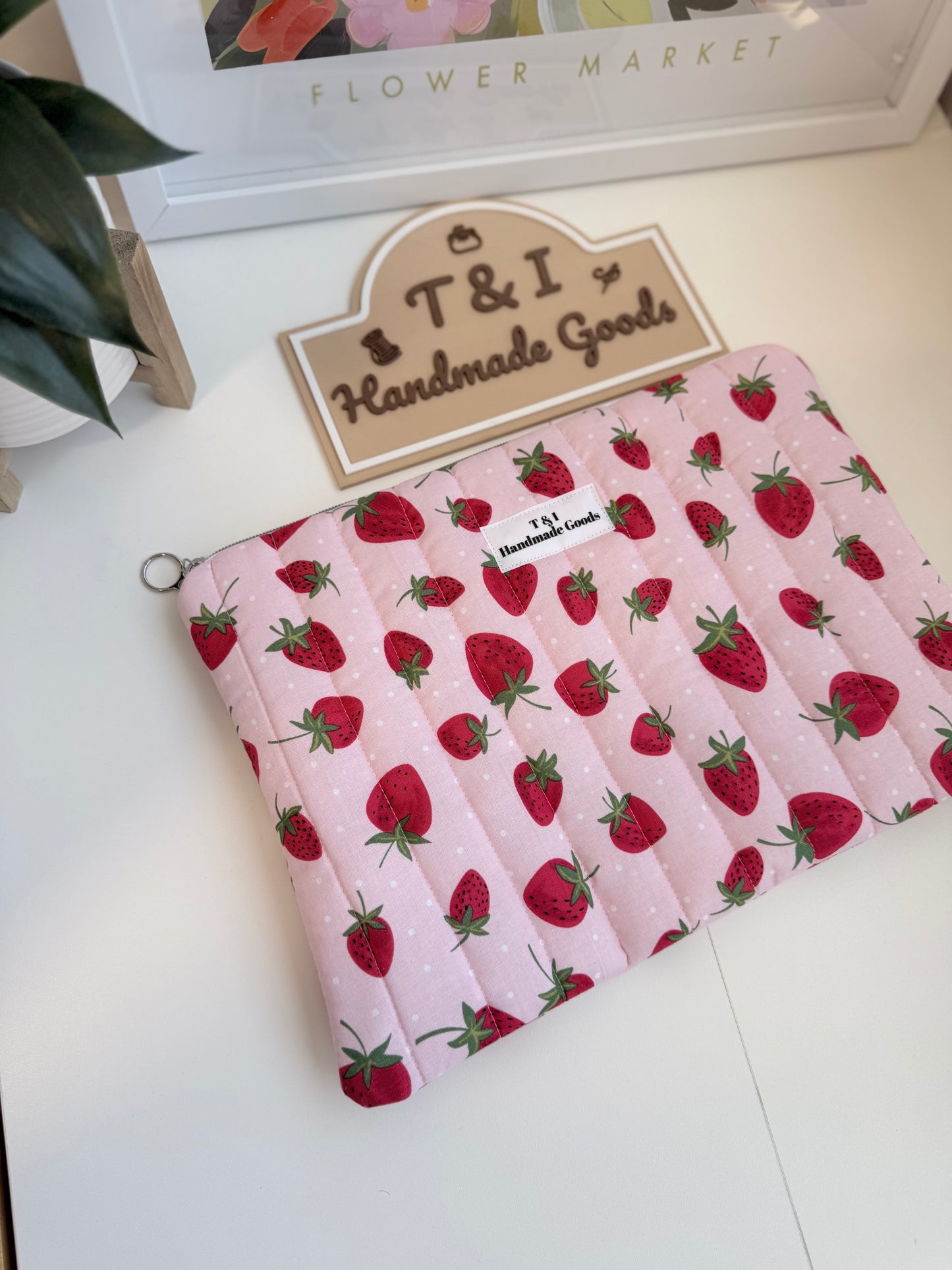 Strawberry field Laptop Sleeve