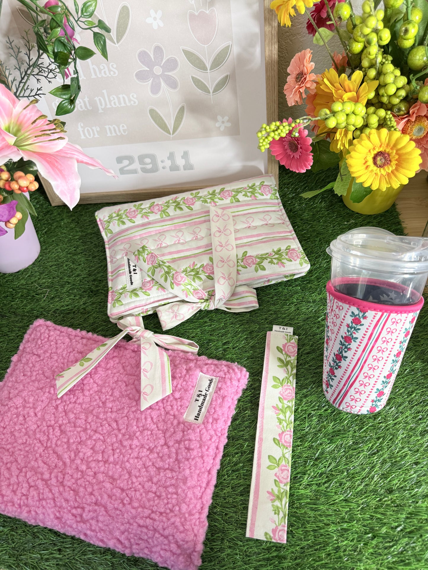 ROSEY BELL CUP COOZIE